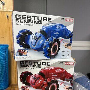 Loozix Gesture Sensing RC Stunt Car Lights Music Spray Drift Gesture RC Car BLUE